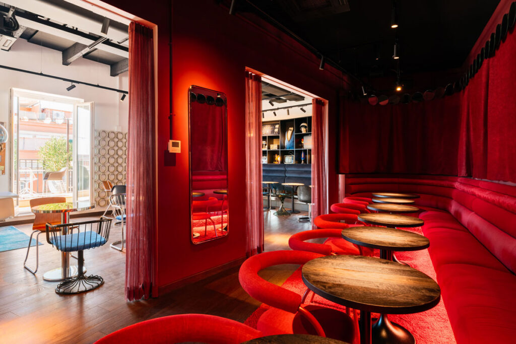 Ruby_Giulia__Lobby_Bar