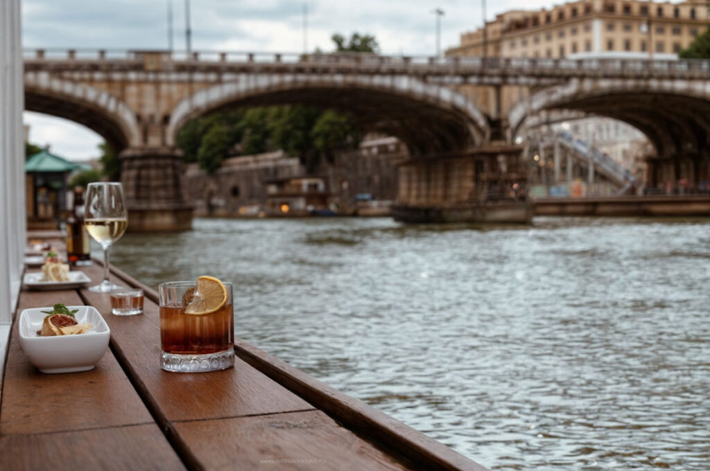 Terrazza panoramica sul Tevere per aperitivi ed eventi a Roma