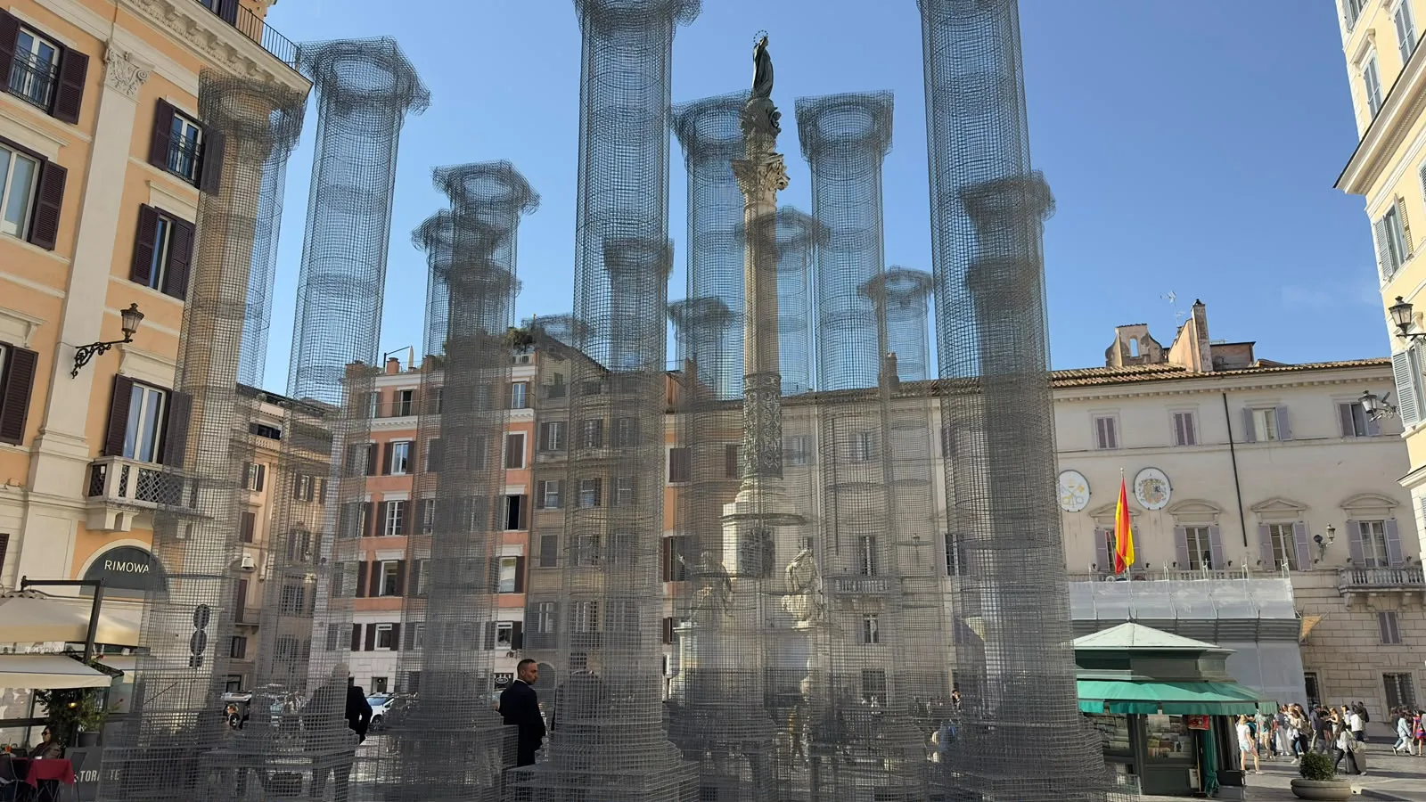 edoardo-tresoldi-installation-piazza-mignanelli roma